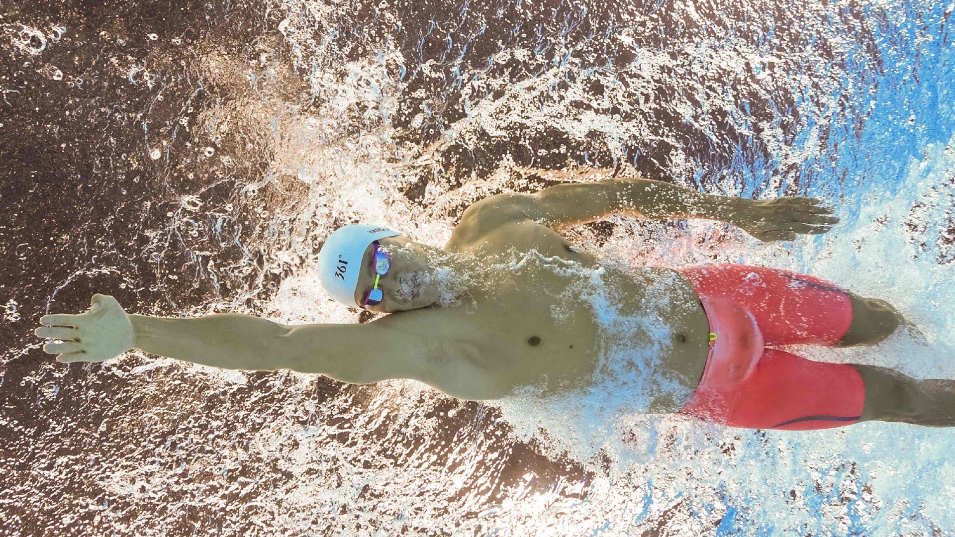 足球直播是否探索用户定制内容与实时战术展示，足球直播需要怎么做