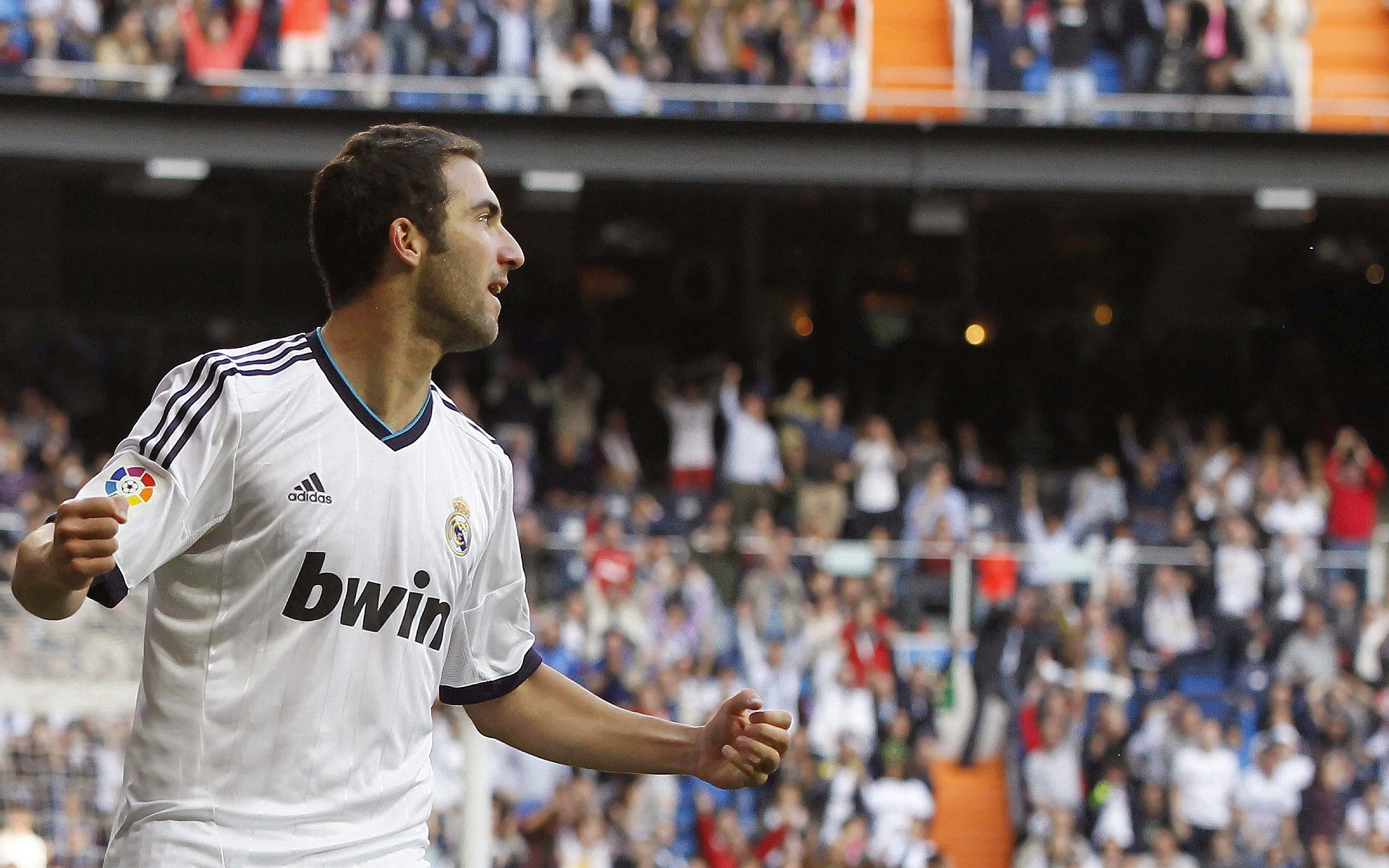 主帅试验全新阵型，战术革新引媒体大讨论