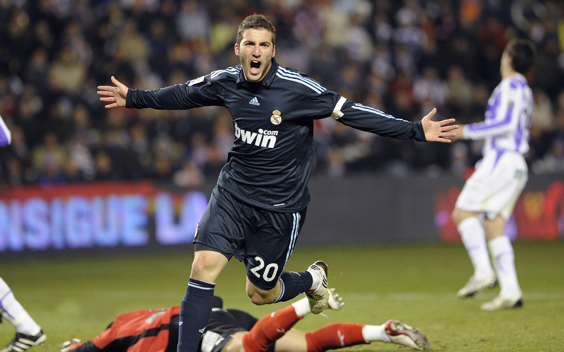 伊朗绝平卡塔尔，补时乱成一团